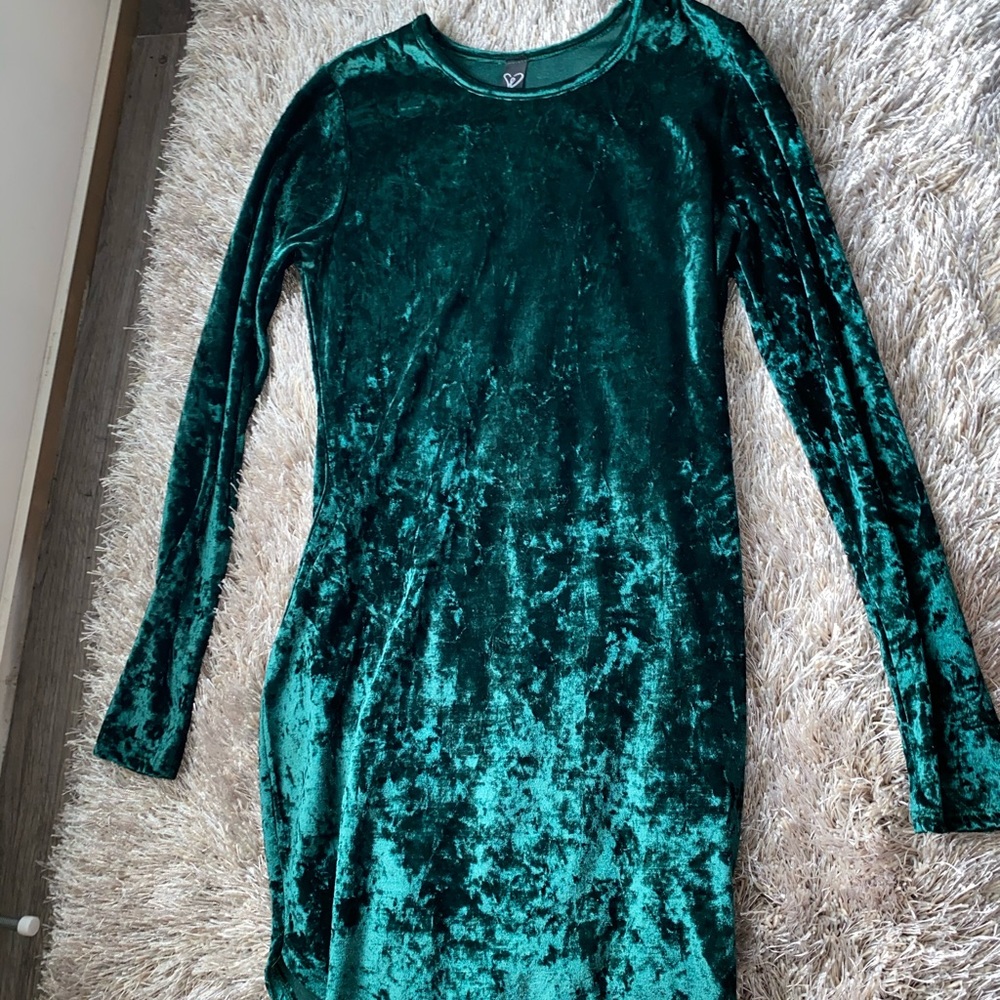 Emerald Velvet Fitted Dress